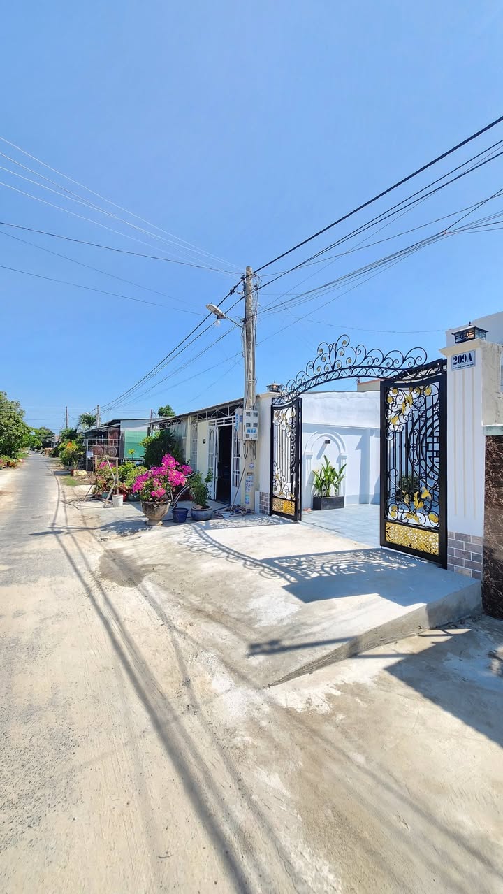 Nhà Phố Tây Ninh 145m² Hướng Tây - Sổ Hồng Riêng, Giá 2.05 Tỷ