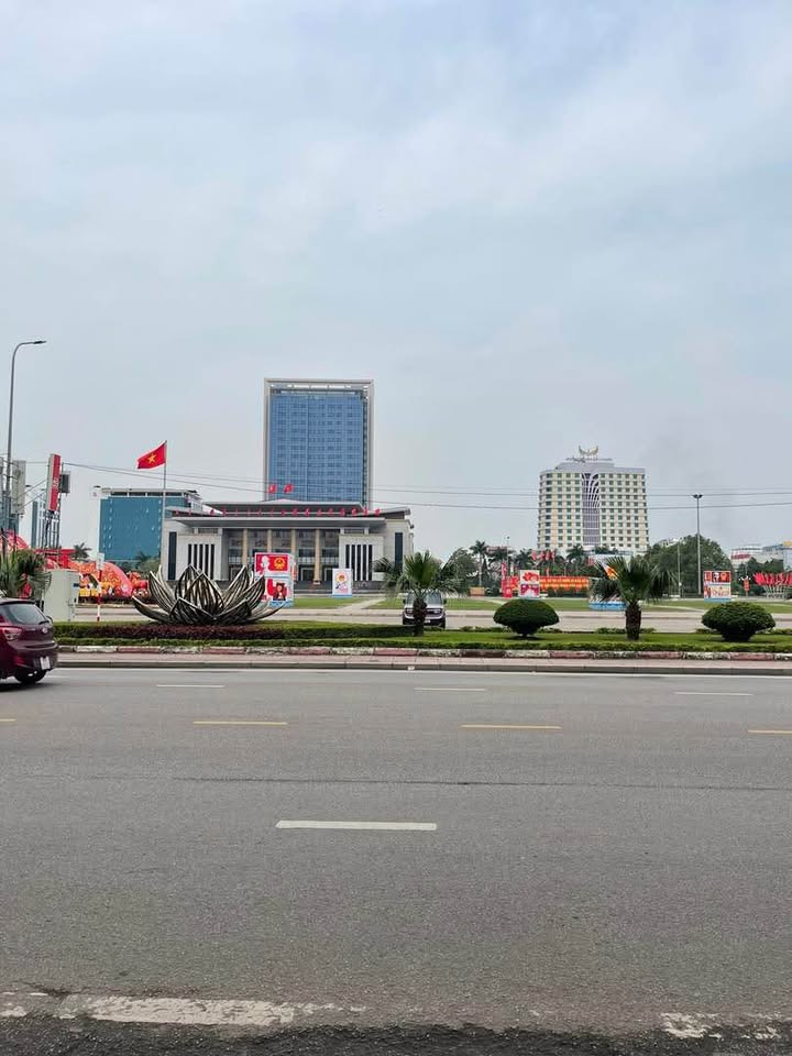 Mặt Tiền Quảng Trường Bắc Giang - Nhà 4 Tầng Kinh Doanh Đắc Lộc