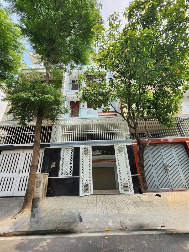 Nhà Phố Thanh Niên Xung Phong Thủ Đức - 95m² Kinh Doanh/Ở, 4PN, Sổ Riêng