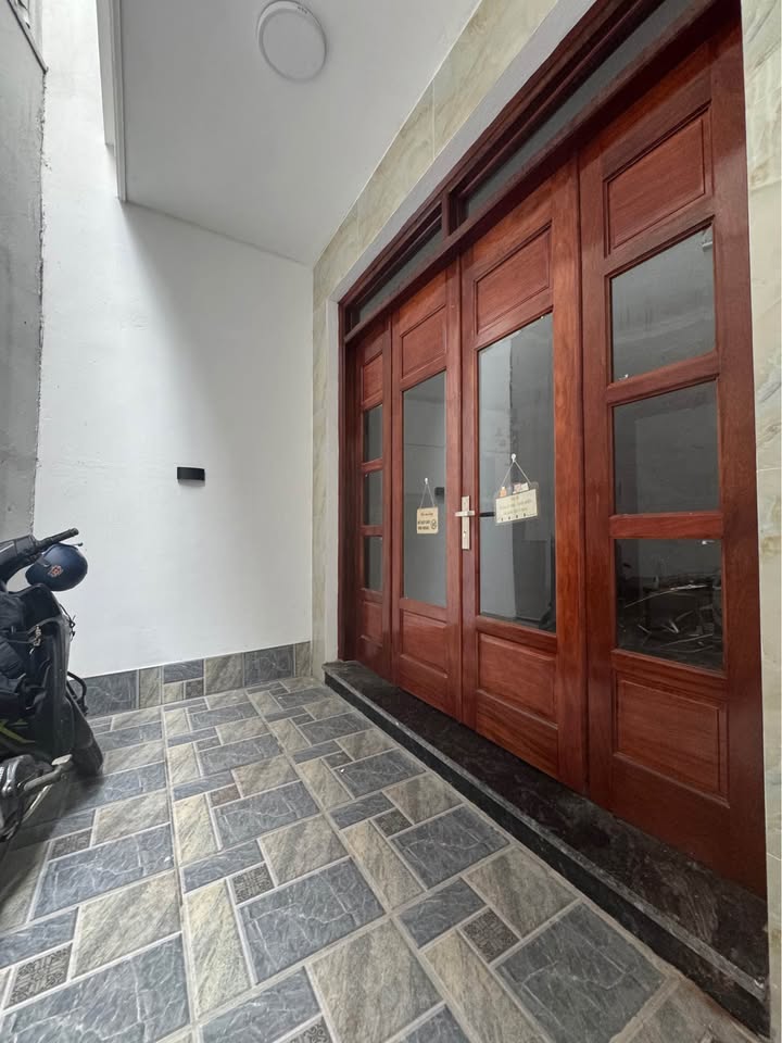 Nhà 5 Tầng Mới Xây Minh Khai 40m² - Ô Tô Đỗ Cổng - 9 Tỷ