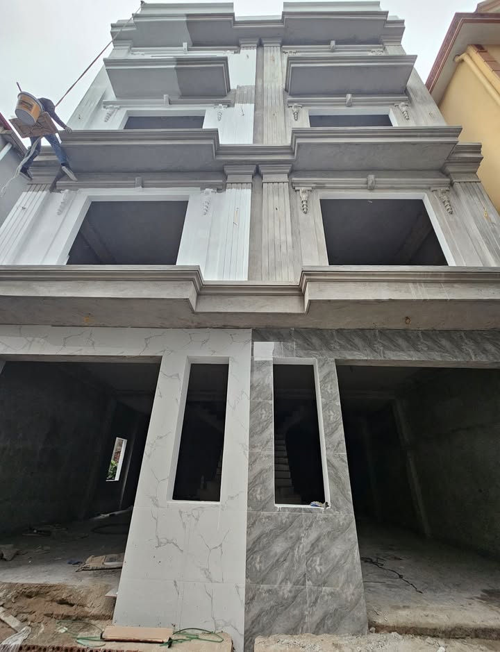 Nhà Lô Góc Việt Hưng, Long Biên 65m² - 5 Tầng 6PN - Giá 8.x Tỷ