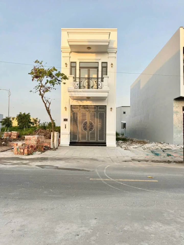 Nhà 2 Lầu KĐT Tây Bắc Rạch Giá - 90m² Sẵn Ở, Kinh Doanh Tốt