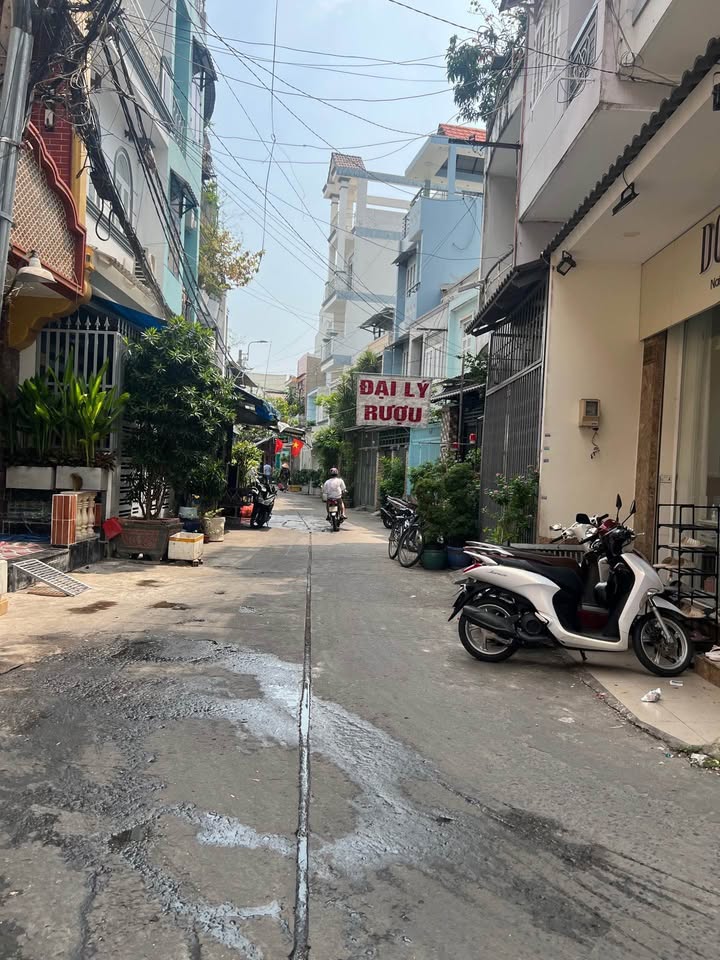 Nhà Hẻm Dạ Nam, Quận 8 - 69m², 4PN, Sổ Hồng Riêng, Giá Nhỉnh 8 Tỷ