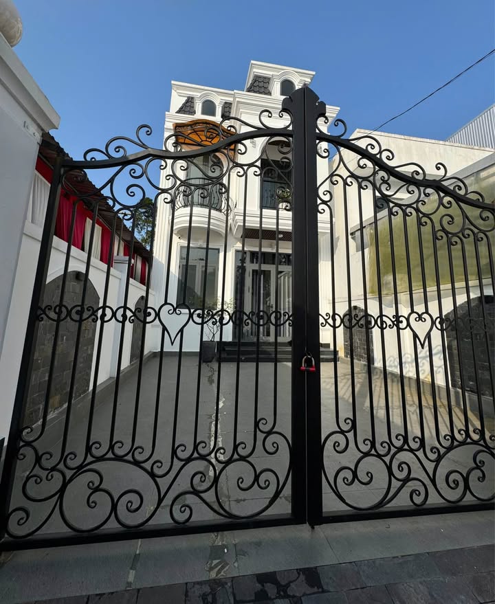 Nhà 2 Tầng 115m² Kiệt 44 Vũ Ngọc Phan, Huế - Sân Vườn Thoáng Mát