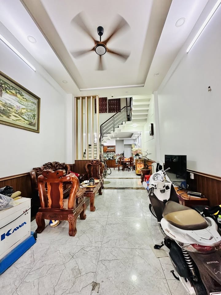 Nhà Hẻm Tân Hương Quận Tân Phú 60m² chỉ 8.75 tỷ - Ô tô vào tận nhà!