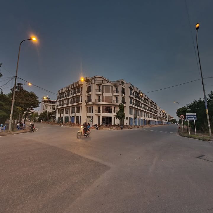 Nhà phố Trâu Quỳ 79m² giá 20 tỷ - Mặt tiền kinh doanh