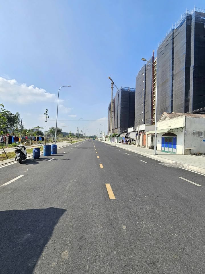 Đất Mặt Tiền Tôn Thất Tùng Dĩ An 107m² - Giá 15 Tỷ TL