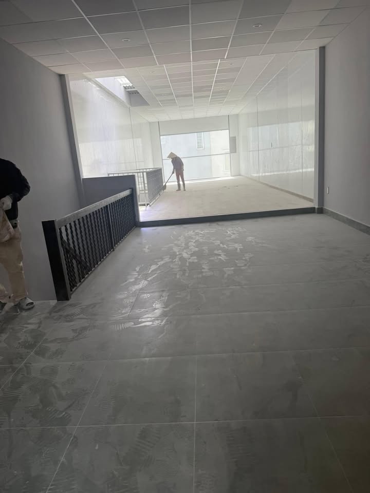 Mặt Bằng Kinh Doanh Mặt Tiền An Dương Vương, Đà Lạt - 100m², Giá 15 Triệu/Tháng