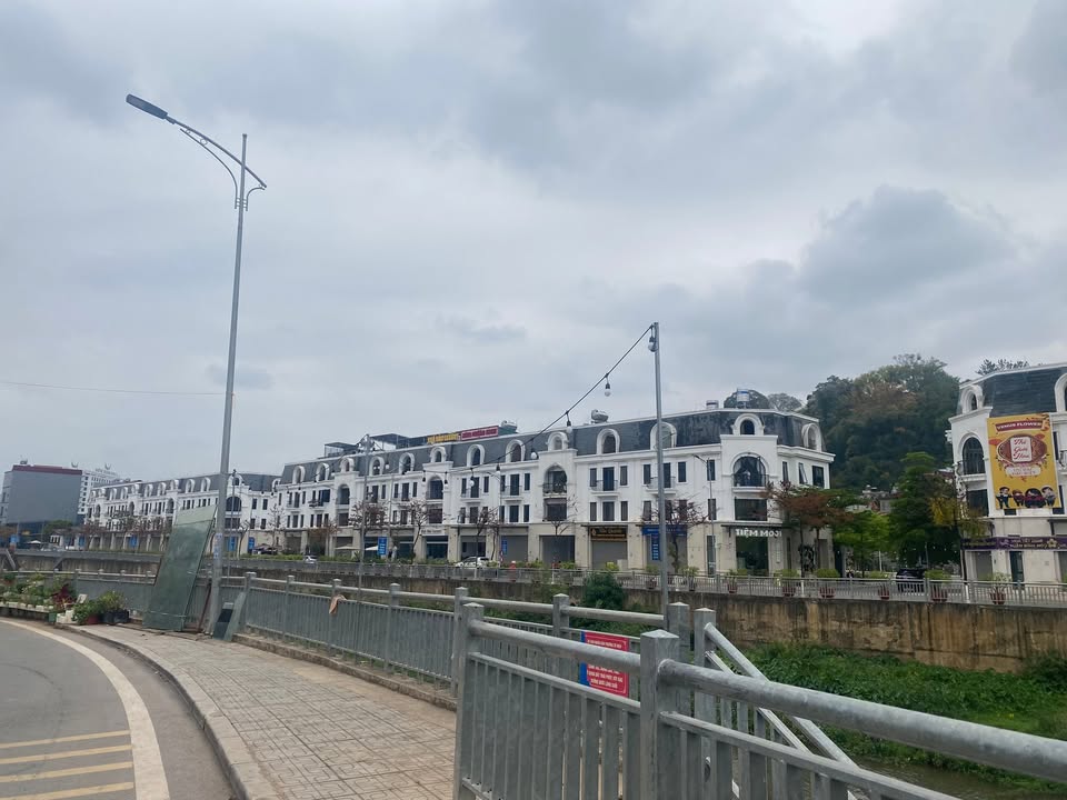 Shophouse Mặt Kè Sơn La - Sổ Đỏ 97.5m², 4 Tầng - Giá Ưu Tiên