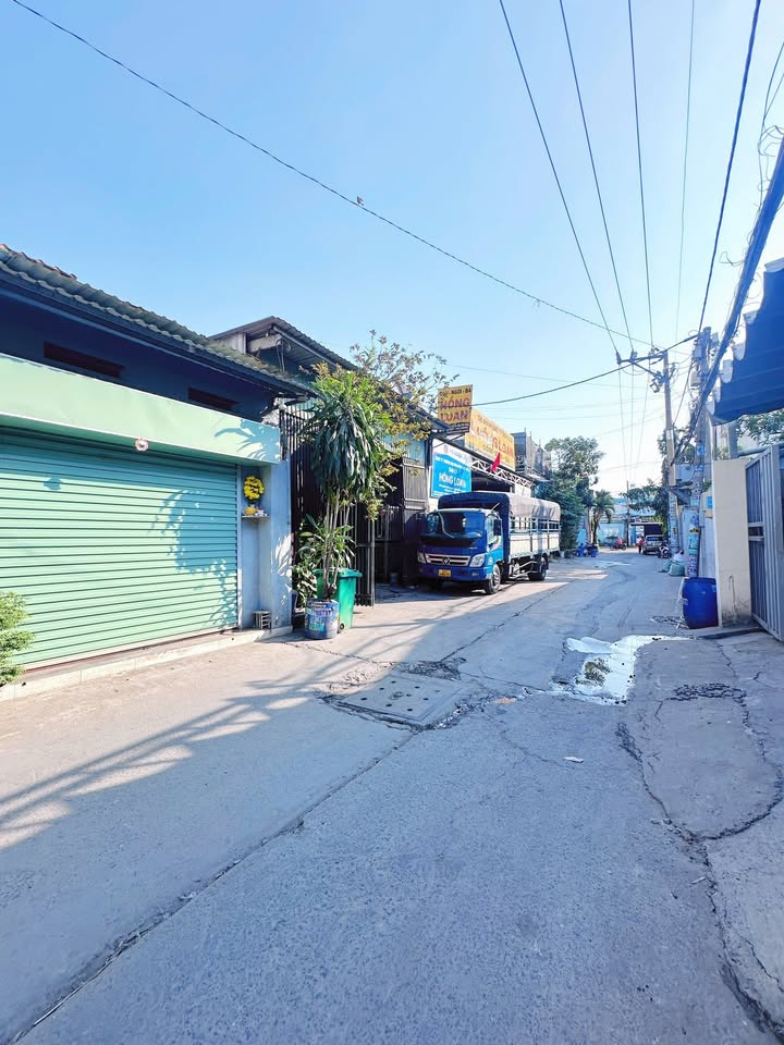 Nhà Mặt Tiền Nhựa Bà Điểm, Hóc Môn - 108m² Có 3 Căn, Giá 4.4 Tỷ TL