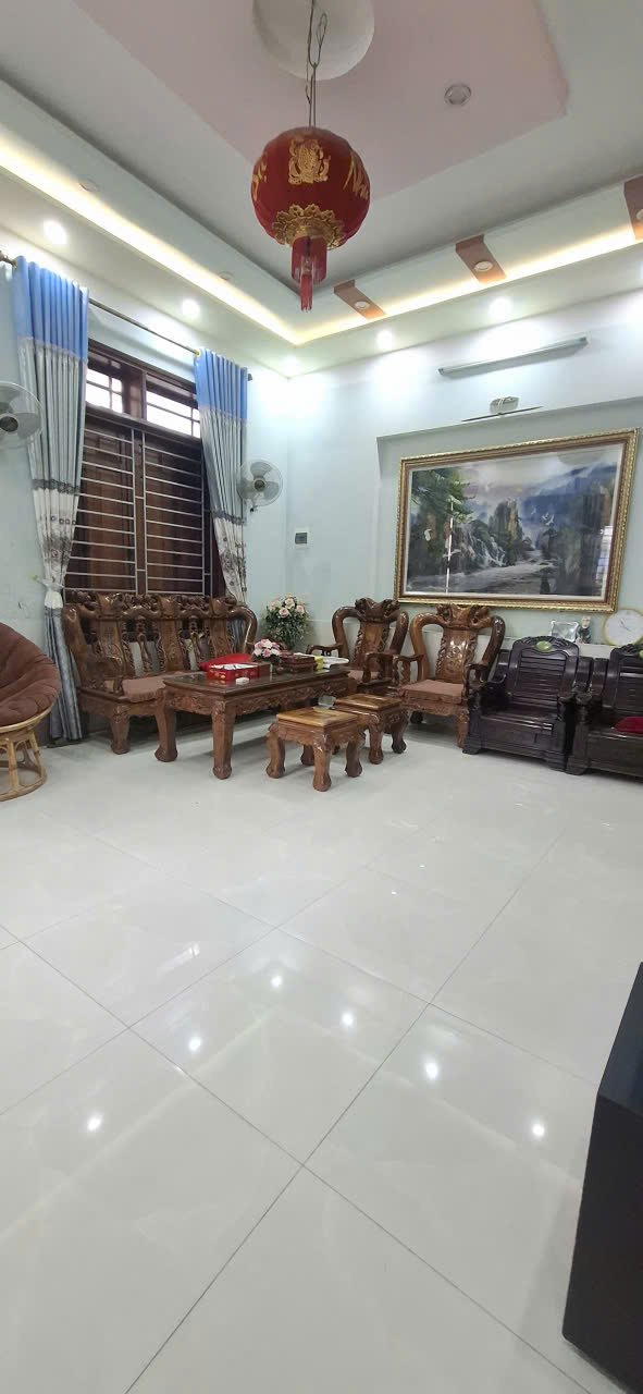 Nhà Mái Thái 200m² Sổ Đỏ Chính Chủ - Giá 1.85 Tỷ Tại P. Quyết Thắng, Sơn La