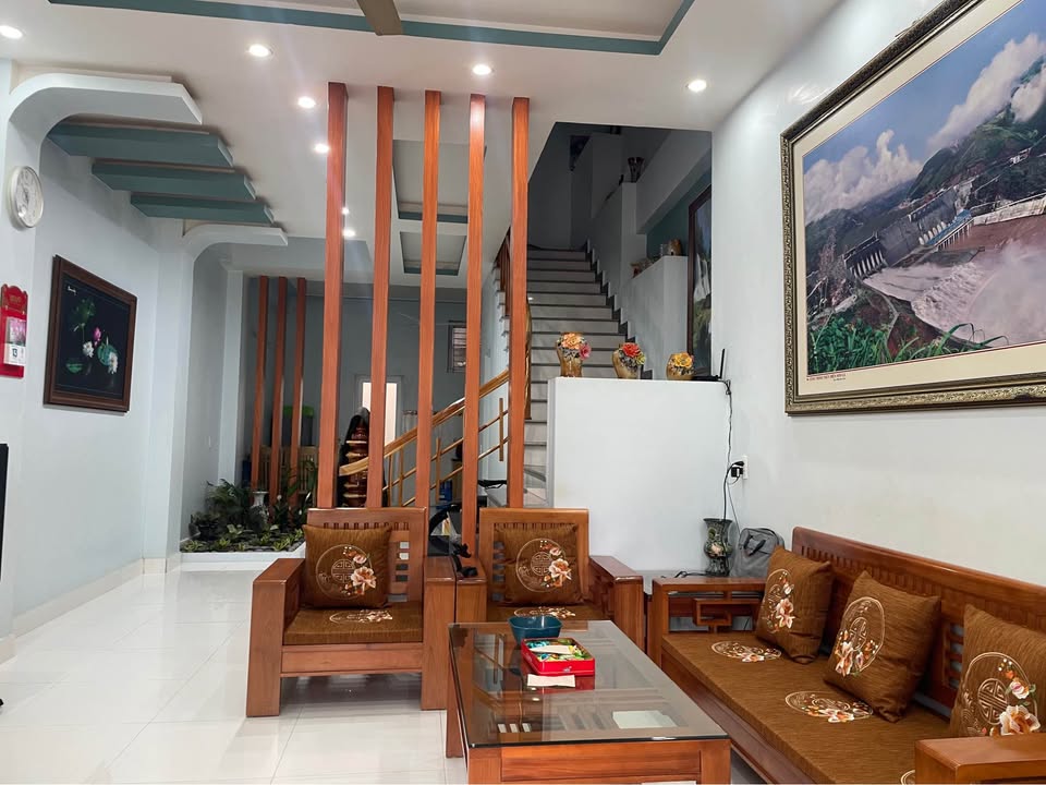 Nhà Mặt Tiền Lê Thái Tông, Sơn La - 70m² 3 Tầng, Hướng Đông Nam