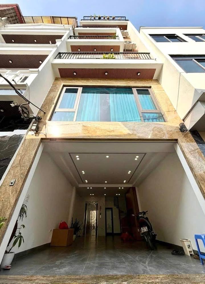 Nhà 6 Tầng Thang Máy Tây Hồ - Kinh Doanh, Ô Tô Đỗ Cửa - 13.5 Tỷ