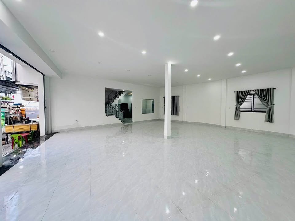 Nhà 3 Mặt Tiền Dương Hiến Quyền - Sát Biển Nha Trang, Giá 20 Triệu