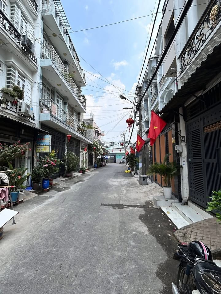 Nhà Phố 3 Tầng Mặt Tiền Đường 10m Bến Cát - 3.7 tỷ, Sổ Hồng Chung