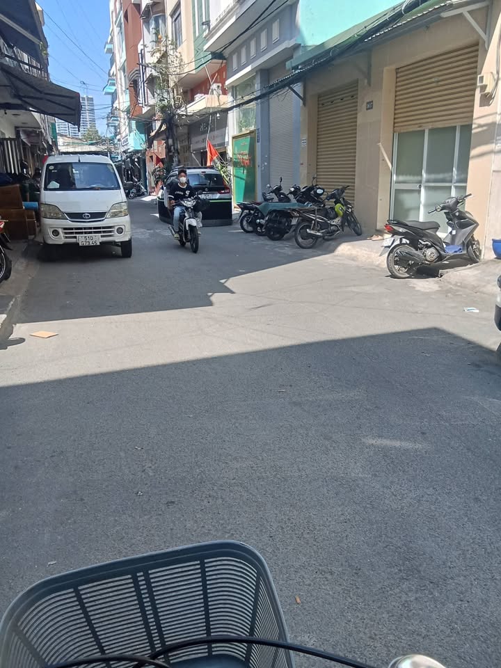 Nhà Homestay 13 Phòng Mặt Tiền Hồ Bá Kiện, Quận 10 - Dòng Tiền 65 Triệu/Tháng