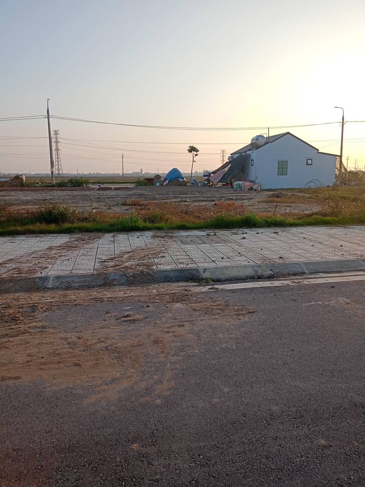 Đất Nền Xuân Trường Nam Định - 80m² - Giá 2.2 Tỷ - Sẵn Sổ Đỏ