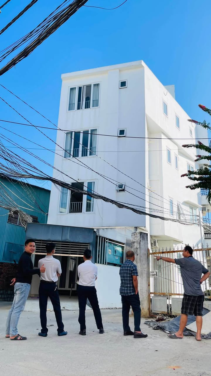 Cho thuê căn góc 4 tầng có thang máy gần KĐT Vĩnh Điềm Trung - 103m²