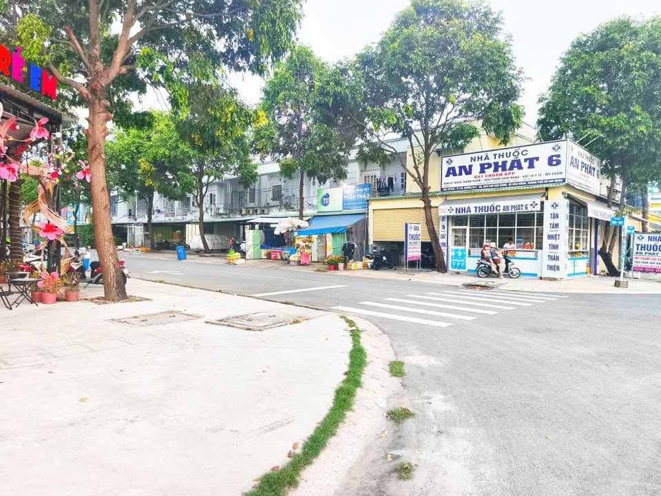 Bán Cặp Trọ Ngay Chợ Đêm Becamex Bàu Bàng - 300m² Thổ Cư, 15tr/tháng