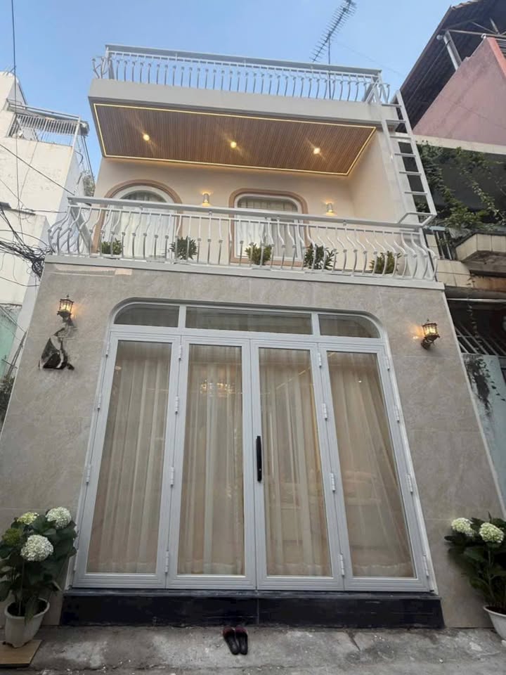 Nhà 65m² Lạc Long Quân, Tân Bình - 3PN, Tặng Full Nội Thất, Giá 6.99 Tỷ