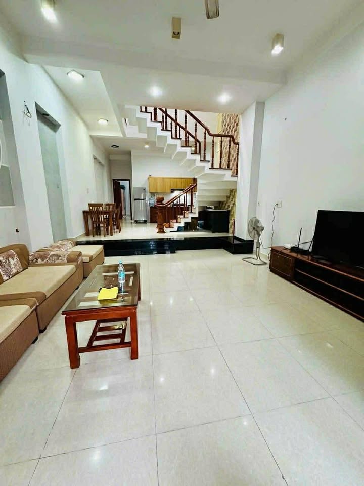 Cho thuê nhà 2 tầng 4PN khu Sơn Thủy, Đà Nẵng - Gần biển, full nội thất