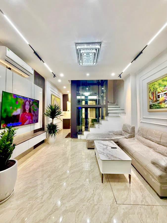 Nhà Phố Đống Đa 40m² 6 Tầng Thang Máy - Ô Tô Vào Nhà - Giá 13.9 Tỷ