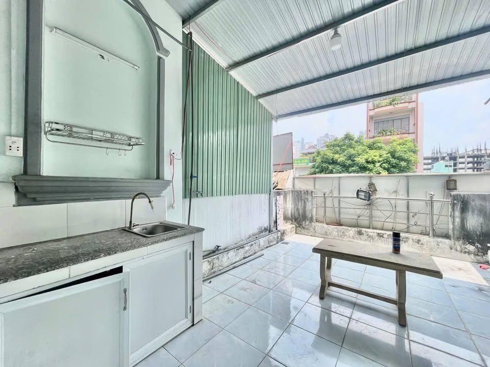 Cho thuê phòng trọ 550 Lũy Bán Bích, Tân Phú - 4.8 triệu/tháng, ban công thoáng mát