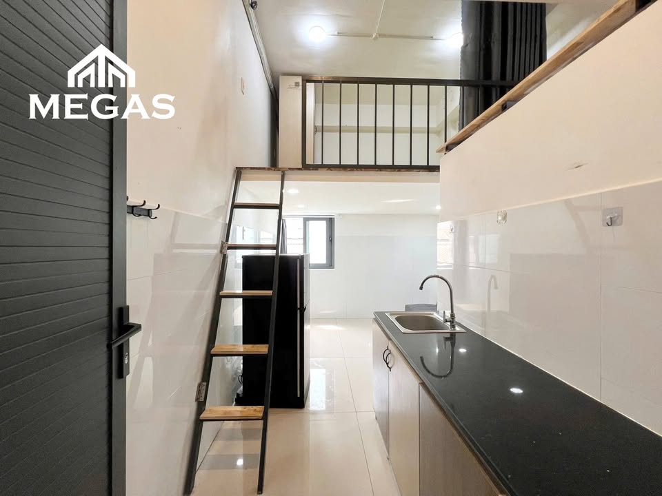 Cho thuê căn hộ mặt tiền Hòa Bình, Tân Phú - 4.X tỷ, có hầm xe