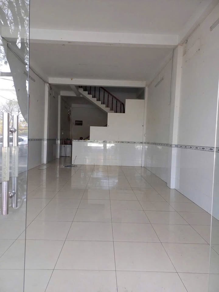 Cho thuê nhà trệt lầu mặt tiền đường 30/4, Ninh Kiều, Cần Thơ - 92m²