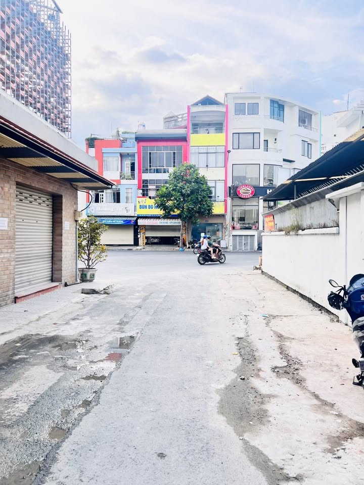 Nhà Hẻm Xe Tải Tân Bình - Sát Sân Bay - 64m² 4 Tầng 6PN - Giá 13.7 Tỷ TL