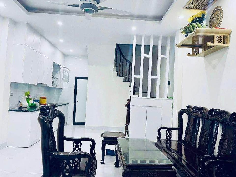 Nhà 32m² Nguyễn Văn Huyên, Cầu Giấy - Ngõ Thông, Gần Phố, 6.x Tỷ