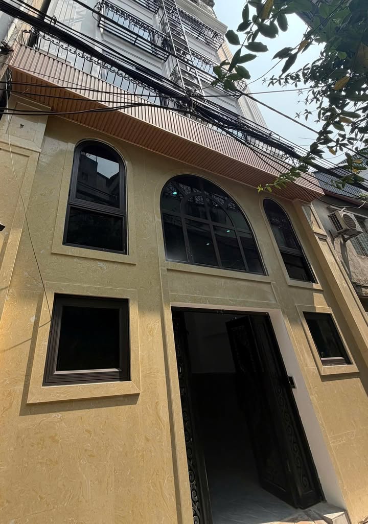 Cho thuê Căn hộ dịch vụ Lạc Long Quân, Tây Hồ - Full nội thất, Ban công thoáng