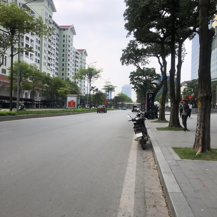 Cho thuê Mặt phố Hoàng Quốc Việt, Cầu Giấy - Kinh doanh sầm uất 540m²