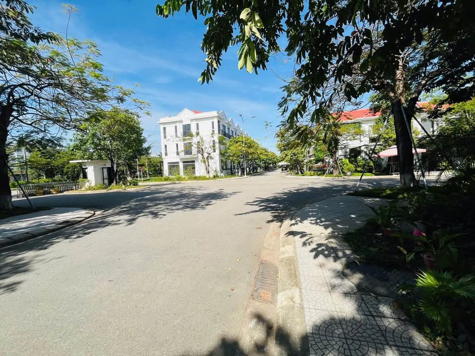 Bán Biệt Thự Góc Royal Park Huế 185m² Full Nội Thất Cao Cấp - Giá 9.x Tỷ