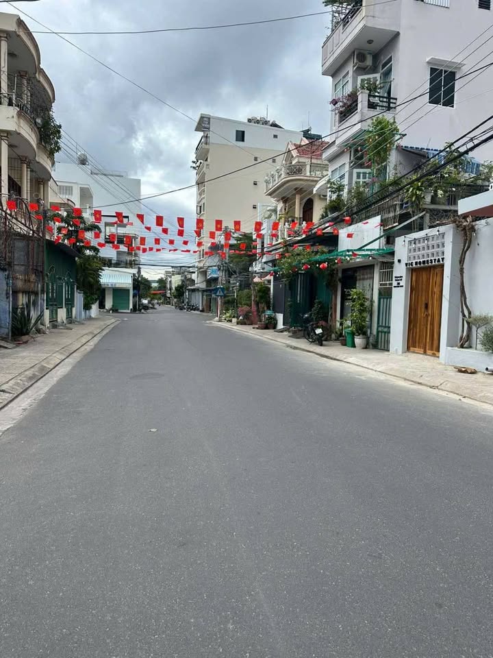 Bán Nhà Mặt Tiền Phạm Ngọc Thạch, Nha Trang - 205m², Gần Biển 250m