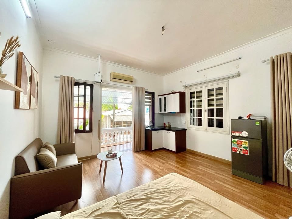 Cho thuê Studio 30m² Full Nội Thất, Ban Công Thoáng - Bà Triệu, Hà Nội
