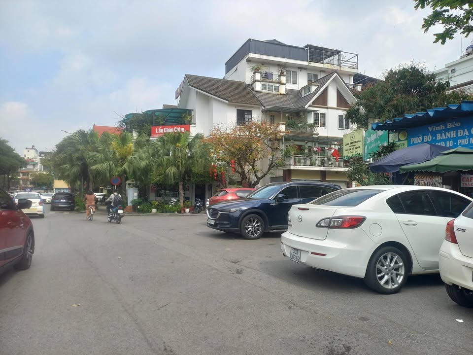 Bán Biệt Thự Mặt Phố Hoàng Như Tiếp, Long Biên - Kinh Doanh Đỉnh Cao, 180m², 8x Tỷ