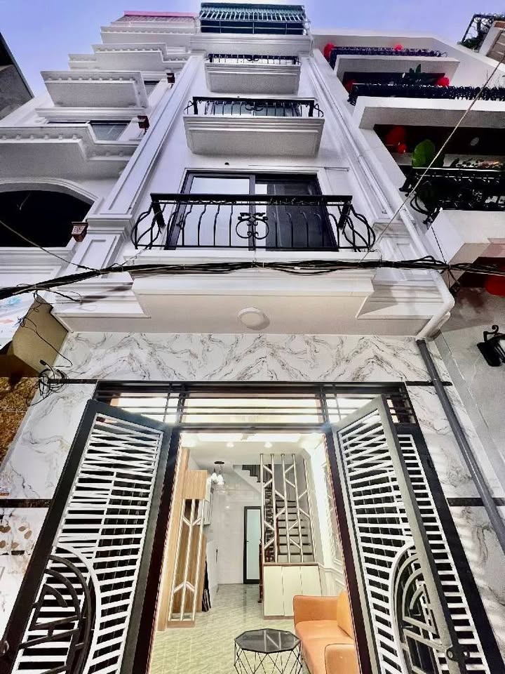 Nhà 30m² 5 Tầng Full Nội Thất - Ngõ 649 Lĩnh Nam, Hoàng Mai - 6.9 Tỷ