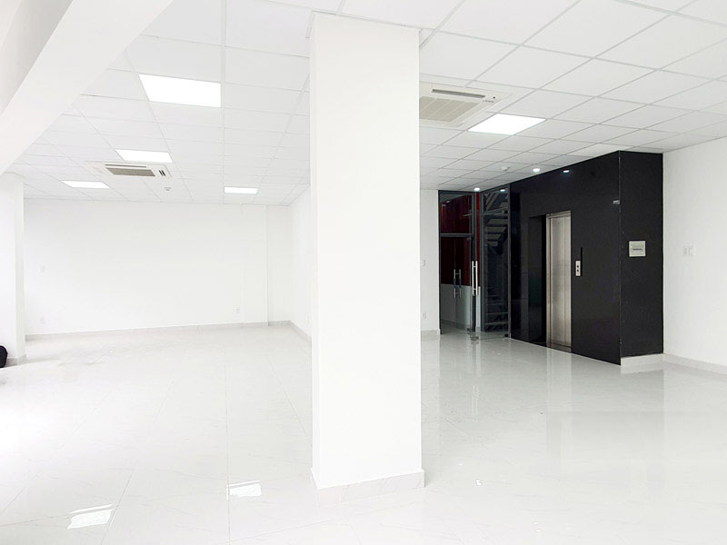 Văn Phòng 70m² Mặt Tiền Kính Nguyễn Văn Huyên, Cầu Giấy - Giá 15 Triệu