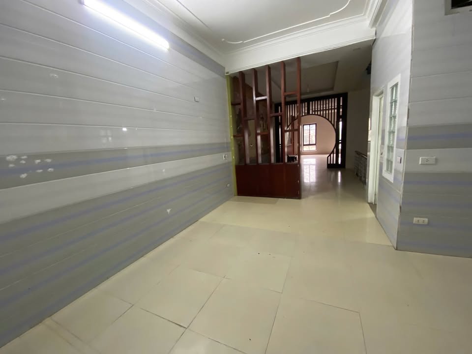 Nhà 4 Tầng Mặt Tiền Lê Nin, TP Vinh - Kinh Doanh Đa Ngành Nghề