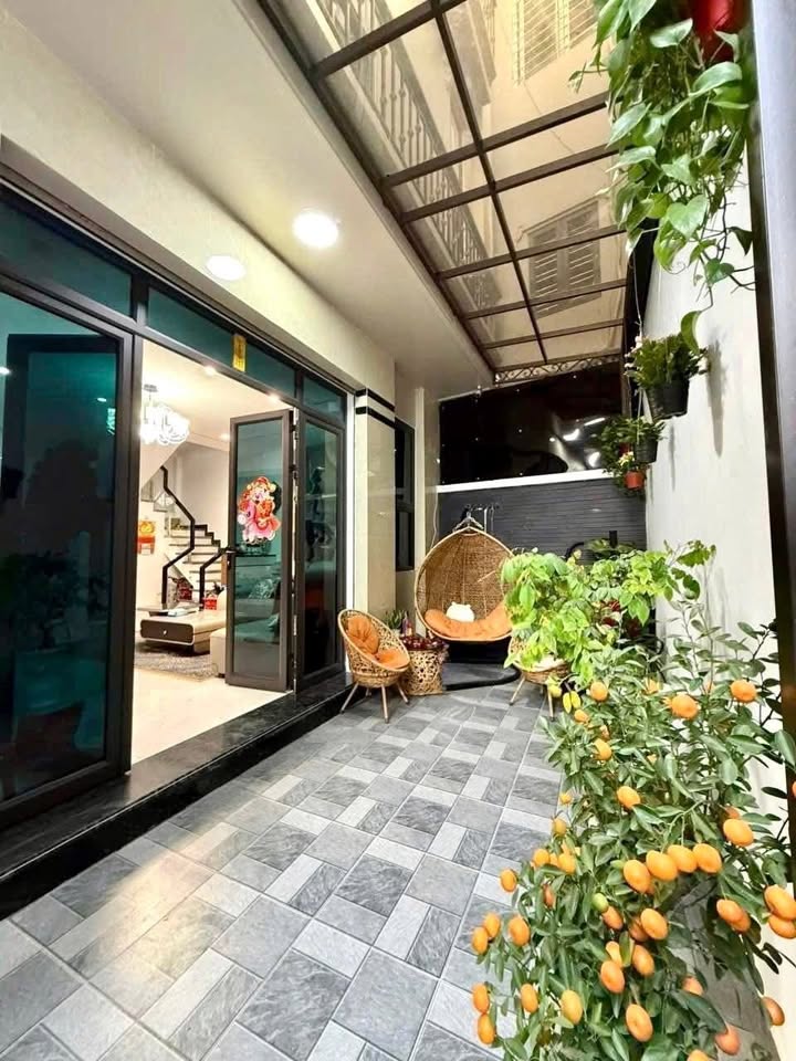 Nhà 3 Tầng Ngõ Chợ Hàng Bót Tròn, Hải Phòng - 43m² Sân Riêng 15m²