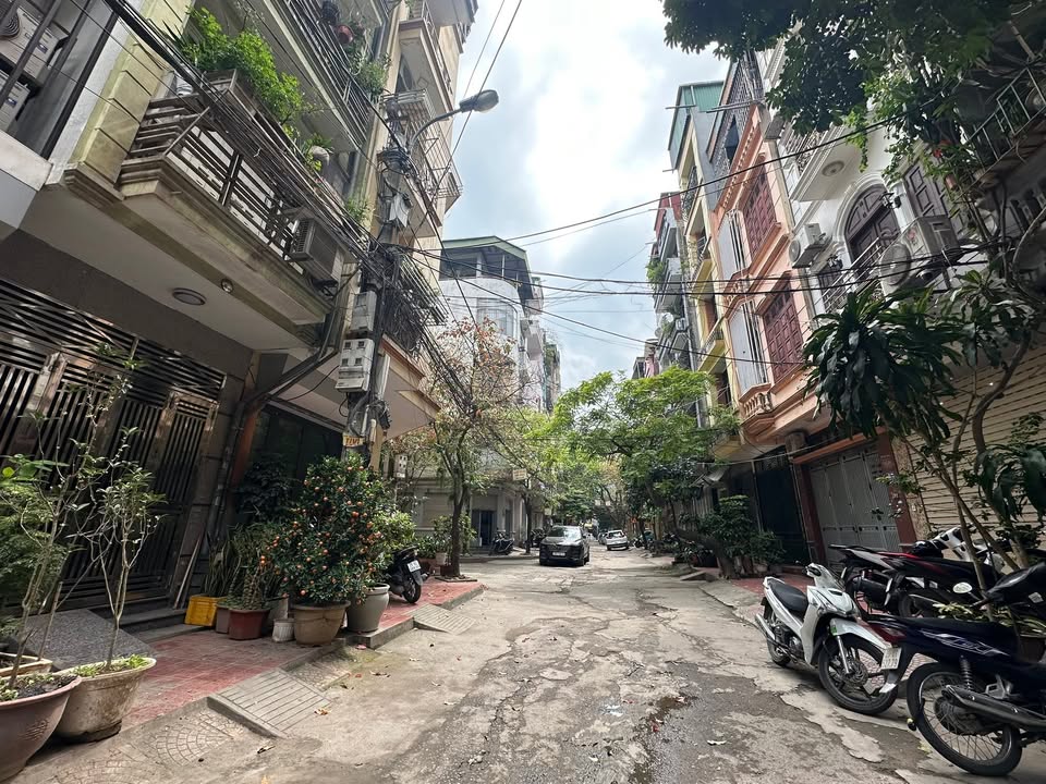 Nhà Phân Lô Ô Tô Tránh Phường Lĩnh Nam, Hoàng Mai - 45m² 5 Tầng Giá 17.9 Tỷ