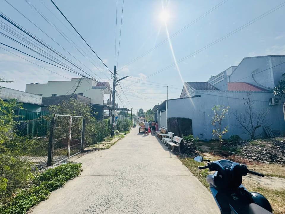 Nhà Khu phố 10 Gò Công 250m² 2.7 tỷ - Ô tô vào nhà