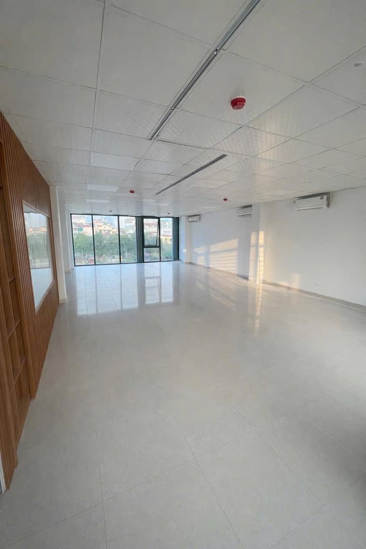 Cho thuê văn phòng mặt phố Nguyễn Khang, Cầu Giấy - 100m² giá từ 12 triệu