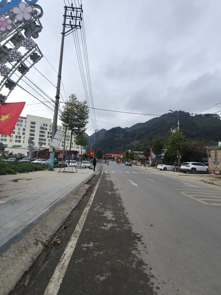 Mặt tiền Quốc lộ 6, Thuận Châu - 200m², Hơn 10 Tỷ, Kinh doanh Sầm uất