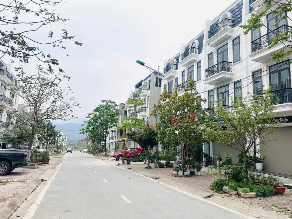 Bán đất xây thô KĐT B6 Lào Cai 130m² - Giá đầu tư F0