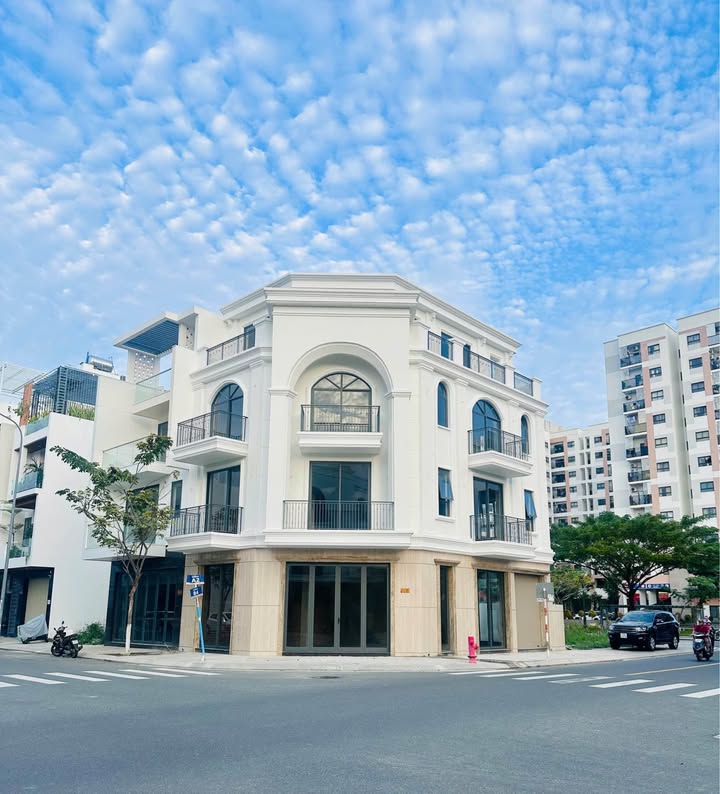 Cho thuê nhà 4 tầng lô góc VCN Phước Long, Nha Trang - 111m² kinh doanh đắc lợi