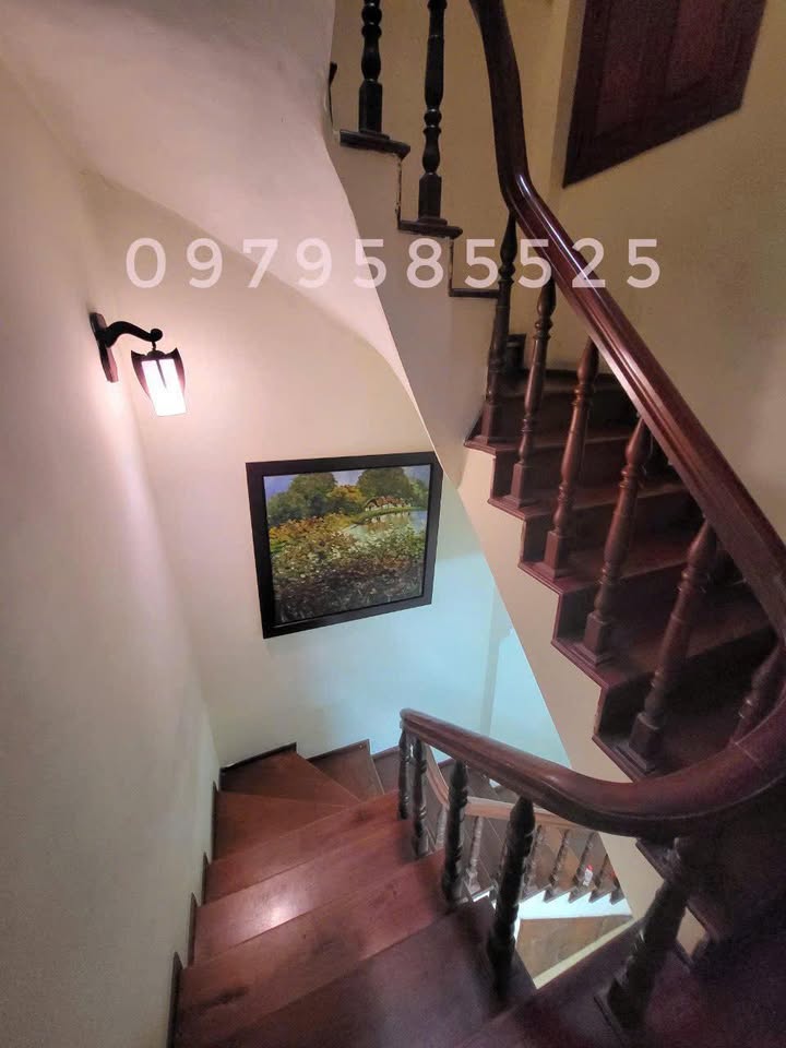 Nhà 35m² Hoàng Như Tiếp, Long Biên - Ô tô đỗ cửa, 4PN, 9.6 tỷ