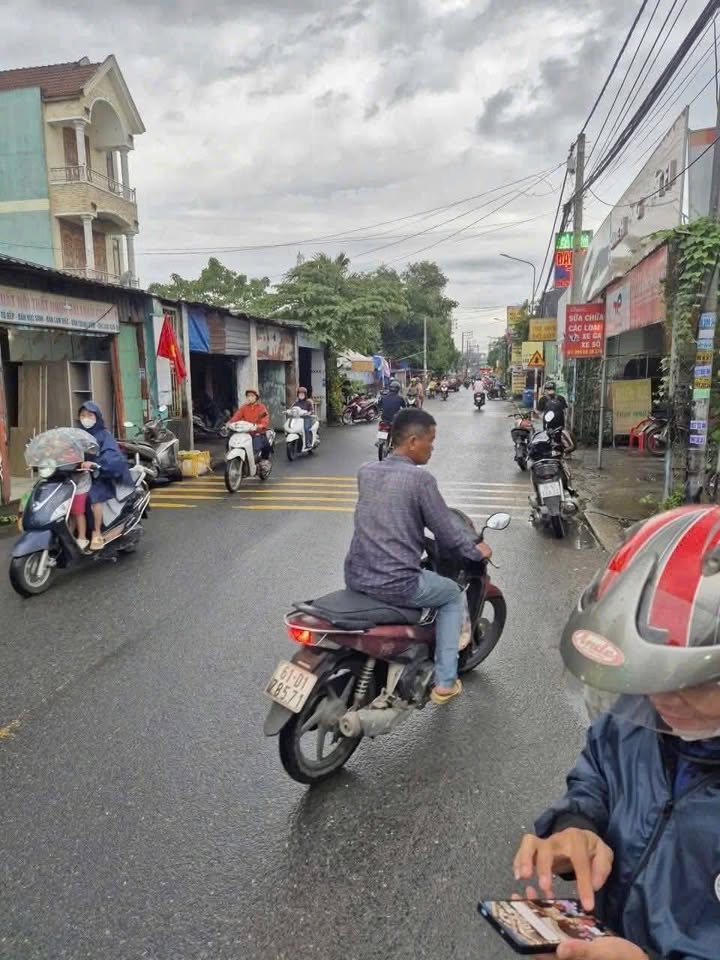 Nhà Mặt Tiền Kinh Doanh Đường Chợ Ngang, Dĩ An - 168m² Giá 12 Triệu