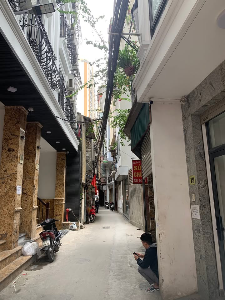 Nhà 38m², 5 Tầng Full Nội Thất Hồ Tùng Mậu - Giá 9 Tỷ